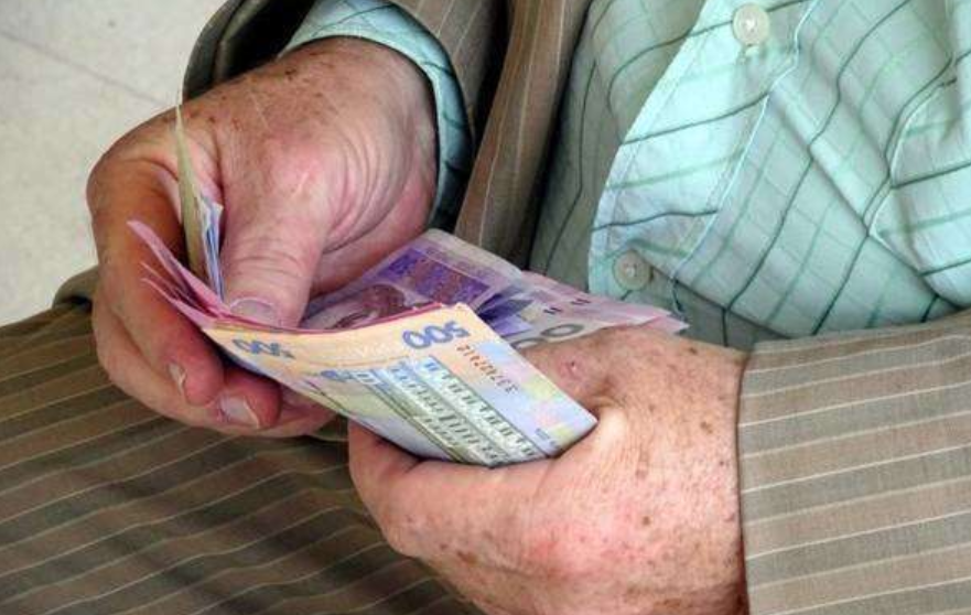 Средний размер пенсионных выплат в Украине